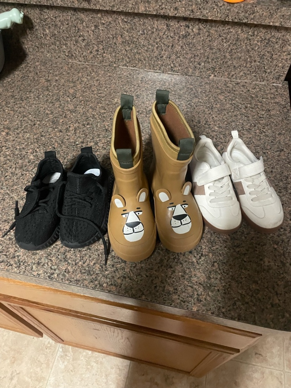 Lot of H&M toddler shoes and toddler rainboot‎